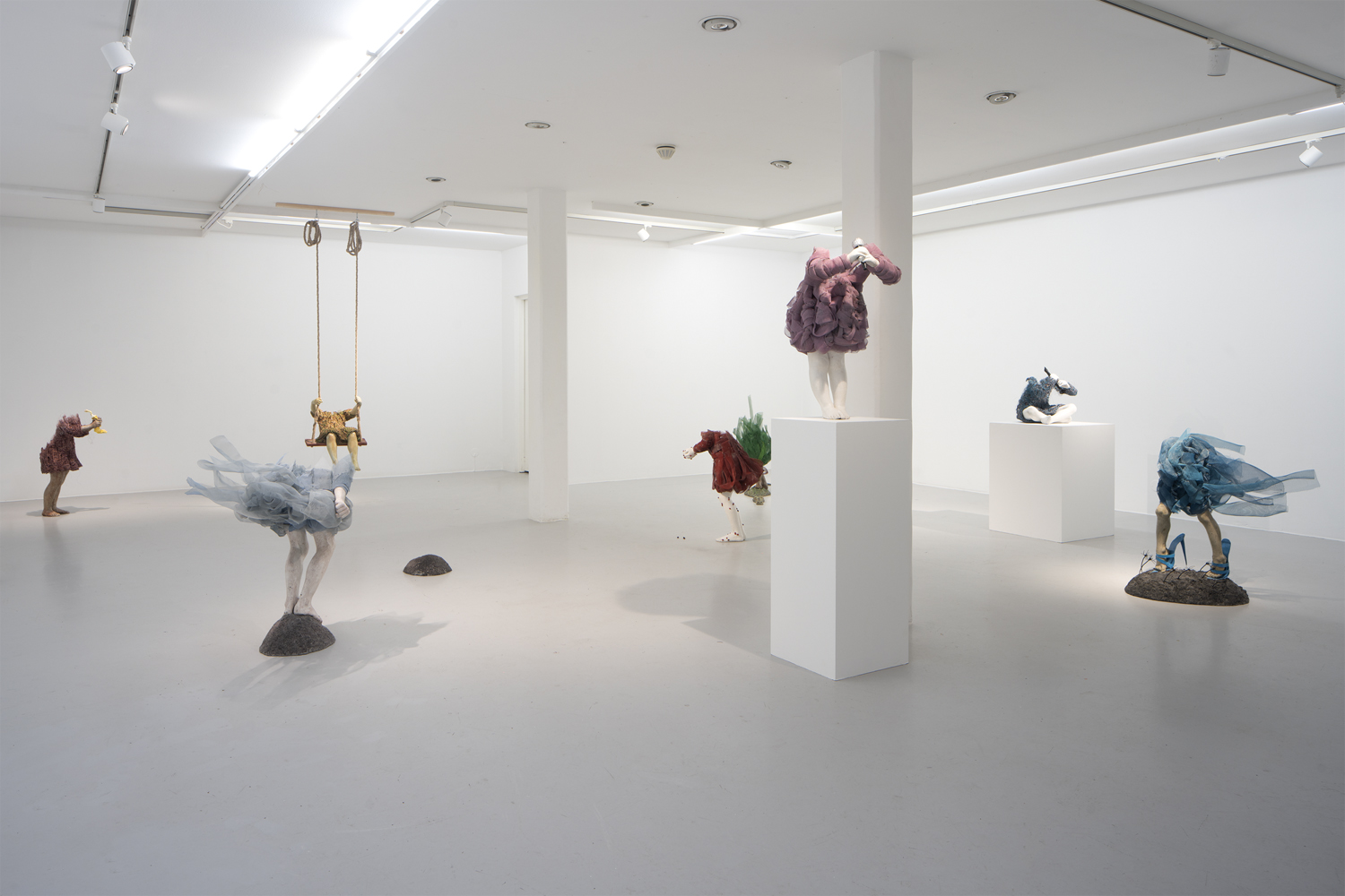 Norska Konstnären Lene Kilde visar skulptur av koppar och står på Galleri Thomassen i Göteborg
