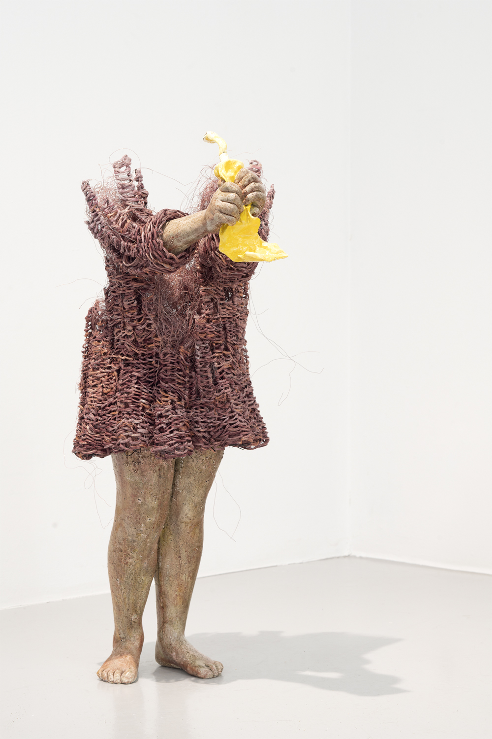 Norska Konstnären Lene Kilde visar skulptur av koppar och står på Galleri Thomassen i Göteborg